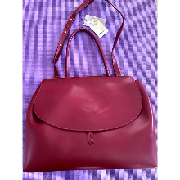 Italian Leather $467 Value Red Handbag Timeless Elegance at a Great Price! *READ - Picture 2 of 12